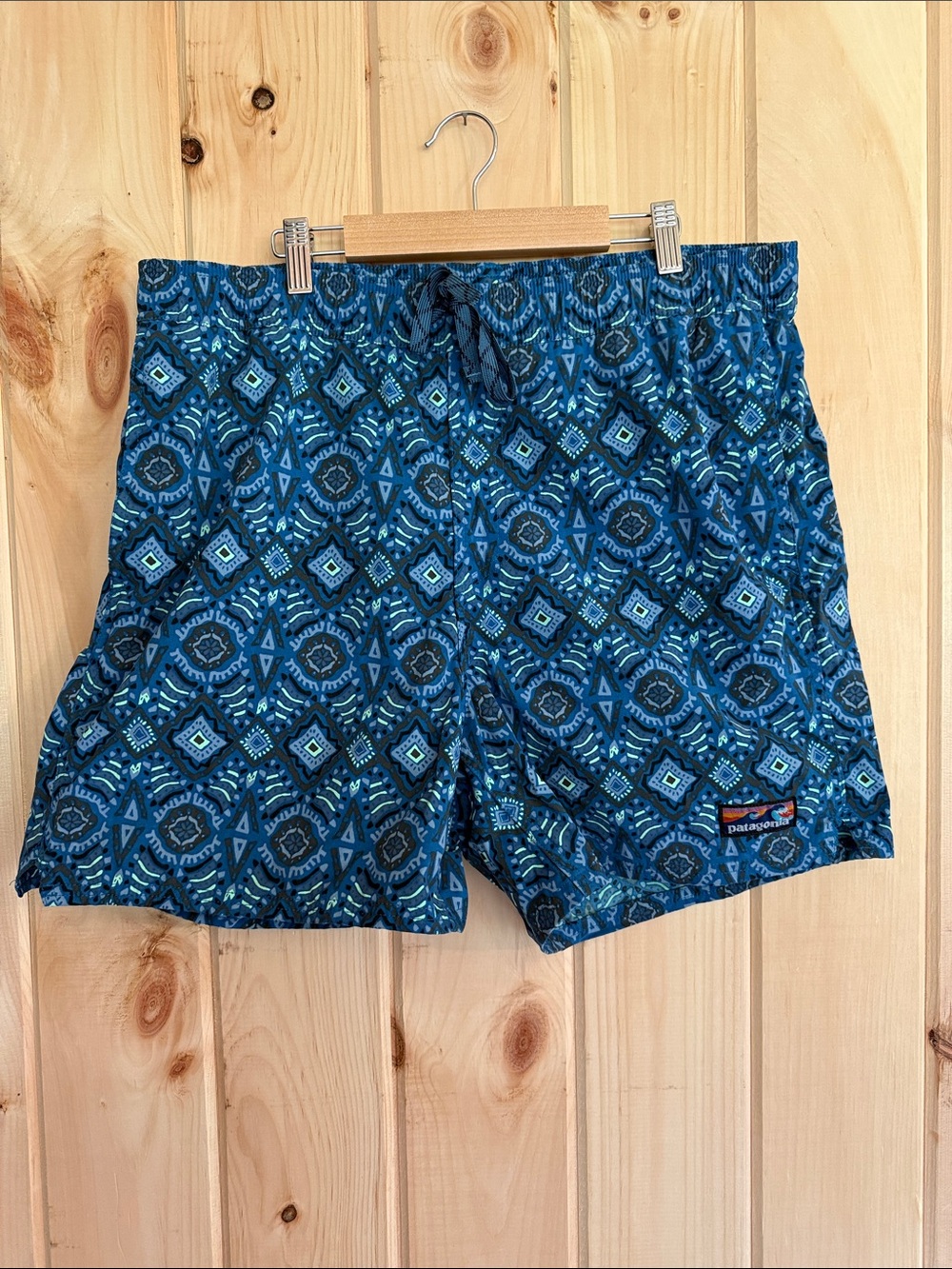 Patagonia Men’s XL 5” Wavefarer Volley Shorts